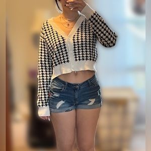 cider houndstooth patterned knit cropped sweater